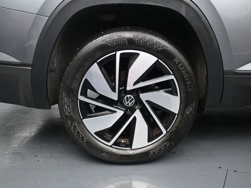 Used 2025 Volkswagen Atlas SE FWD image 9