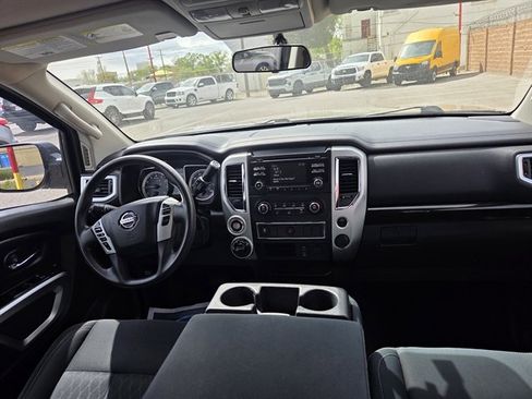 Used 2017 Nissan Titan SV image 5
