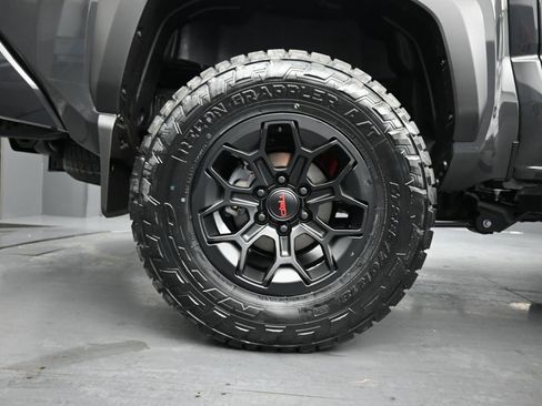 Used 2025 Toyota Tacoma TRD Off-Road image 10