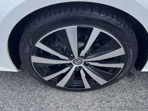 Used 2019 Nissan Altima 2.5 SR AWD/4WD image 12
