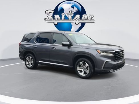 Used 2025 Honda Pilot EX-L image 2