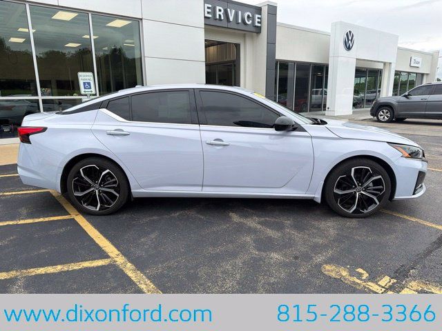 Used 2024 Nissan Altima 2.5 SR w/ SR Premium Package FWD image 10