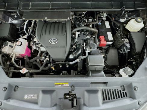 Certified 2024 Toyota Highlander Limited image 10