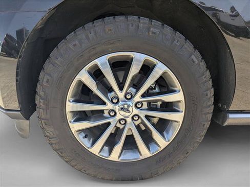 Used 2018 Ford Expedition Max Limited w/ Driver Assistance Package RWD image 19