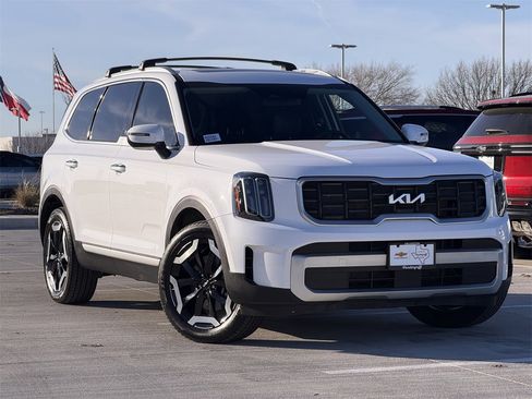 Used 2024 Kia Telluride S w/ S Sunroof Package image 2