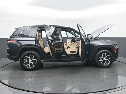 Used 2024 Jeep Grand Cherokee Limited AWD/4WD image 55