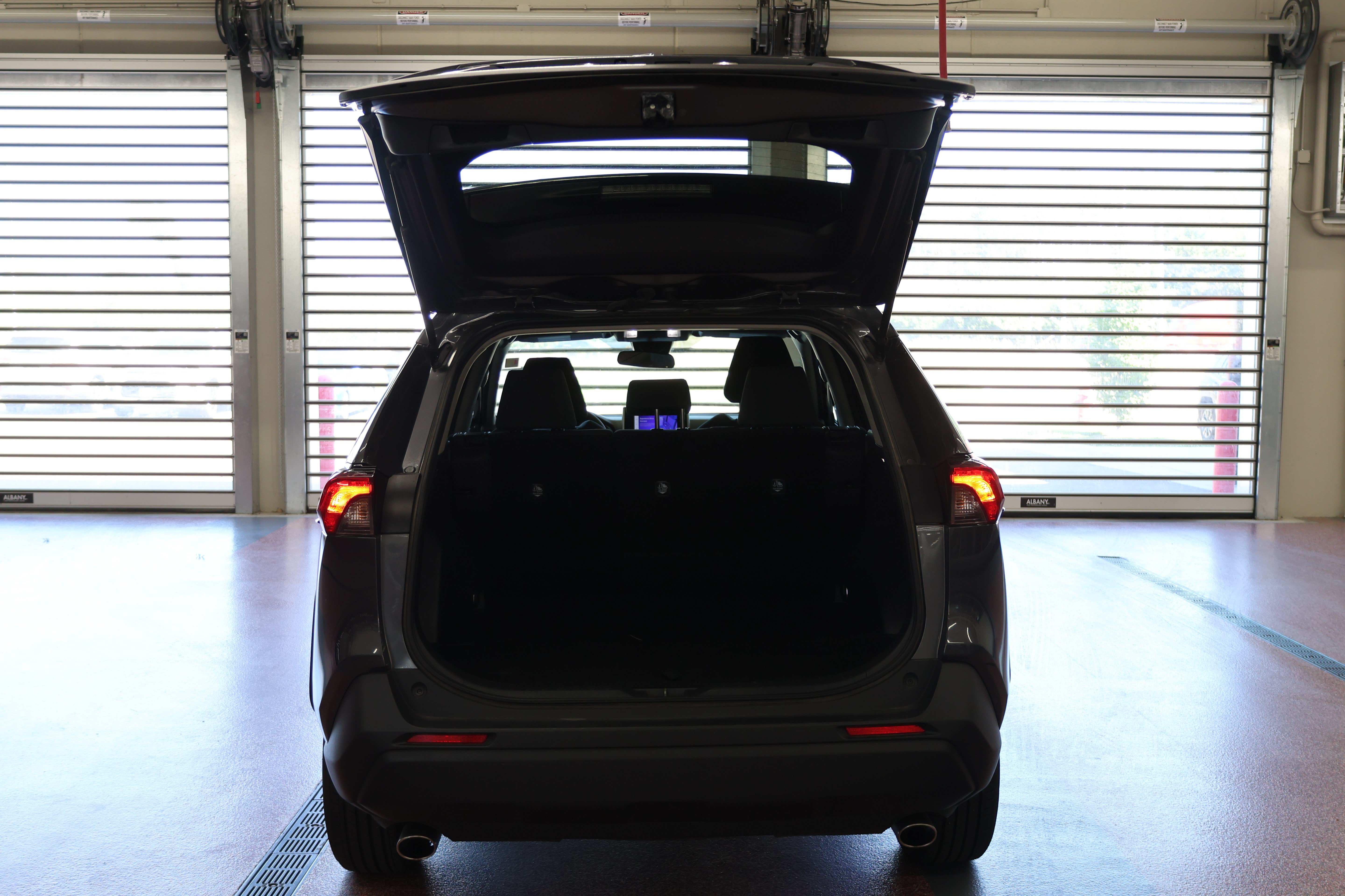 Used 2024 Toyota RAV4 XLE FWD image 5