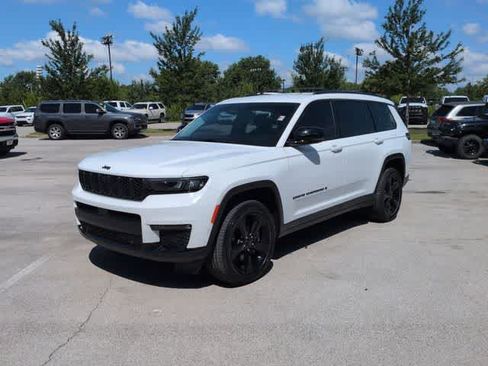 Certified 2023 Jeep Grand Cherokee L Limited w/ Luxury Tech Group II AWD/4WD image 4