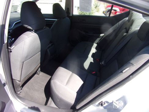 Used 2023 Nissan Altima 2.5 SV image 6