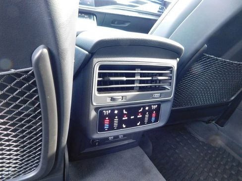 Used 2019 Audi Q8 Prestige image 12