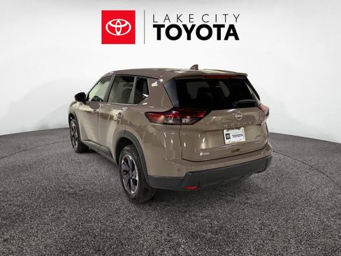 Used 2025 Nissan Rogue SV image 4