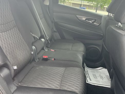 Used 2019 Nissan Rogue SV AWD/4WD image 16