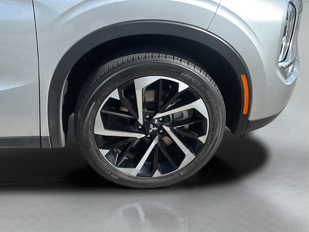 Used 2024 Mitsubishi Outlander AWD image 9