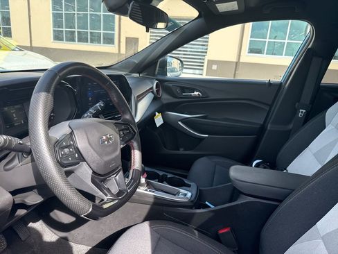 Used 2025 Chevrolet Trax RS w/ Driver Confidence Package image 6