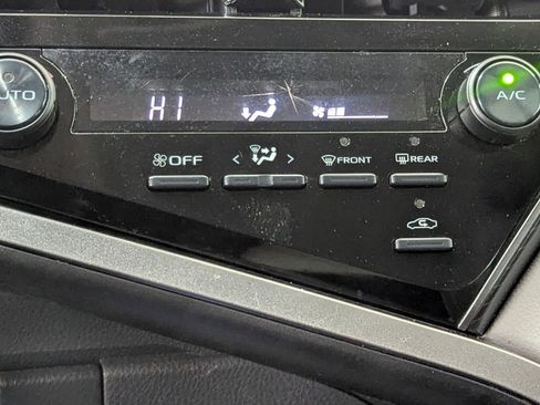 Used 2021 Toyota Camry SE image 29