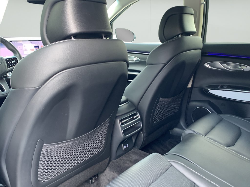 Certified 2026 Genesis GV70 2.5T AWD/4WD image 17