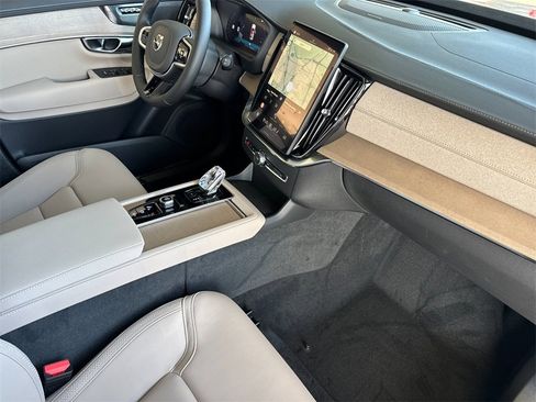 New 2026 Volvo XC90 B6 Plus w/ Protection Package Premier image 16