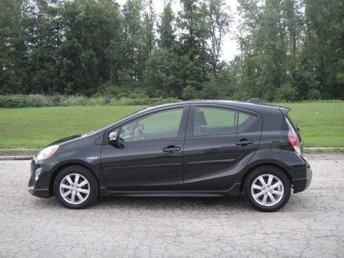 Used 2017 Toyota Prius C Two FWD image 5