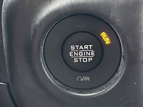 Used 2023 Jeep Gladiator Sport image 24