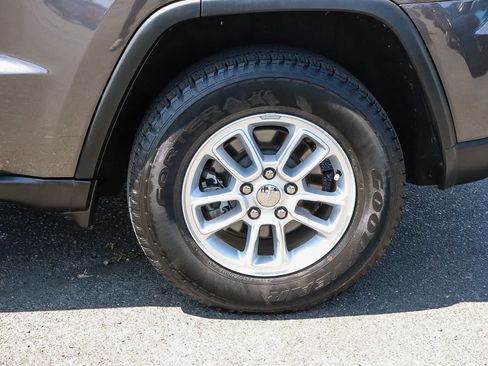 Used 2020 Jeep Grand Cherokee Laredo RWD image 13