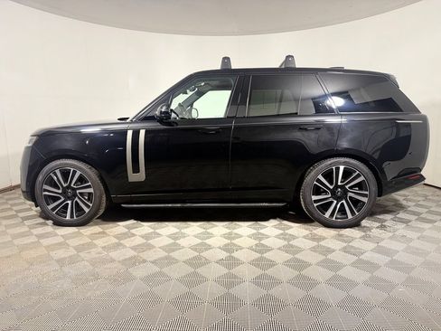 Used 2023 Land Rover Range Rover SE AWD/4WD image 3