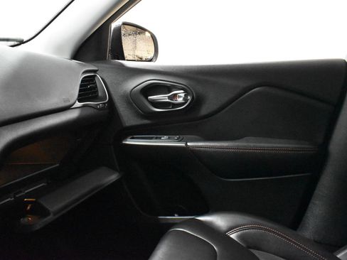 Used 2020 Jeep Cherokee Trailhawk w/ Comfort & Convenience Group image 21