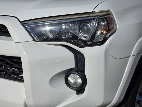 Used 2016 Toyota 4Runner SR5 image 14