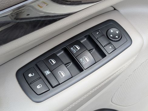 Used 2011 Jeep Grand Cherokee Laredo AWD/4WD image 15