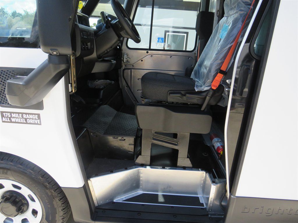 Used 2025 Chevrolet Brightdrop 600 AWD/4WD image 4