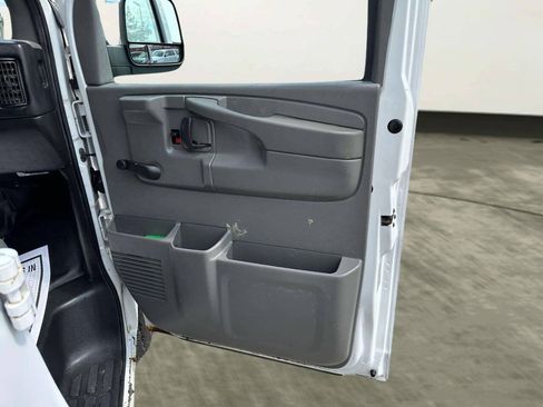 Used 2012 Chevrolet Express 3500 Extended RWD image 24