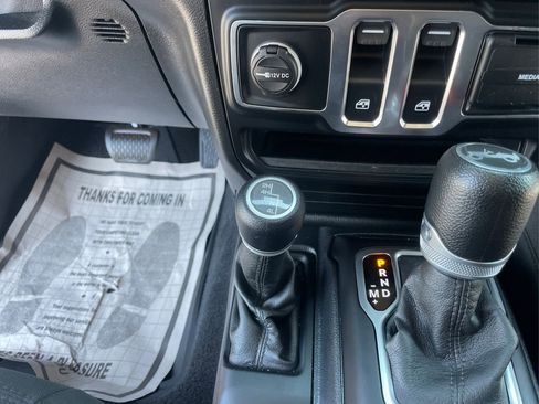 Used 2020 Jeep Wrangler Sport S image 24