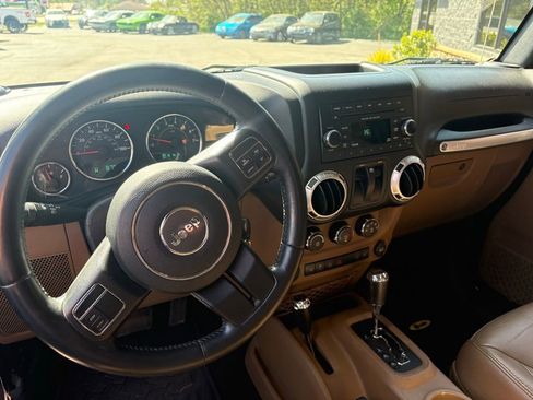 Used 2015 Jeep Wrangler Sahara image 8