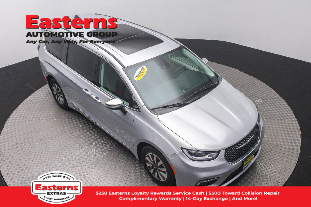 Used 2023 Chrysler Pacifica Limited FWD image 4