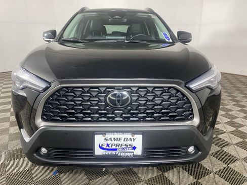 Used 2023 Toyota Corolla Cross XLE w/ Convenience Package image 27