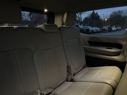 Used 2024 Jeep Wagoneer Series II w/ Flexible Seating Group image 8