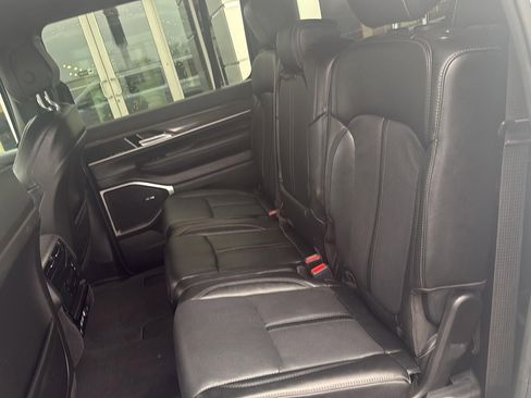 Used 2024 Jeep Wagoneer L Series II w/ Flexible Seating Group image 13