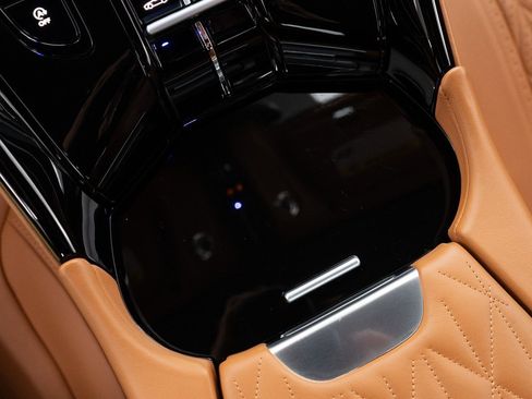 Used 2025 Aston Martin DB12 Convertible image 35