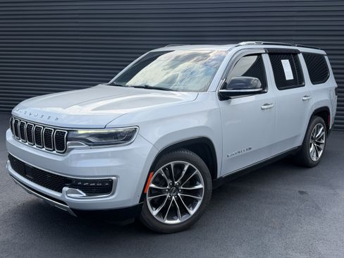 Used 2023 Jeep Wagoneer Series III w/ Premium Group I AWD/4WD image 1