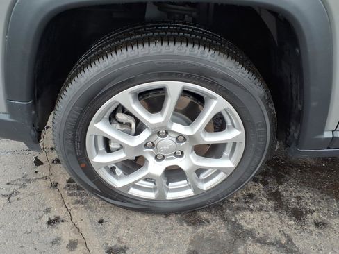 Used 2023 Jeep Compass Latitude w/ Sun and Sound Group image 21