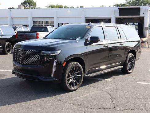 Used 2024 Cadillac Escalade ESV Premium Luxury AWD/4WD image 16