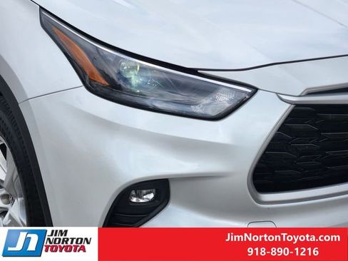Used 2023 Toyota Highlander LE image 10