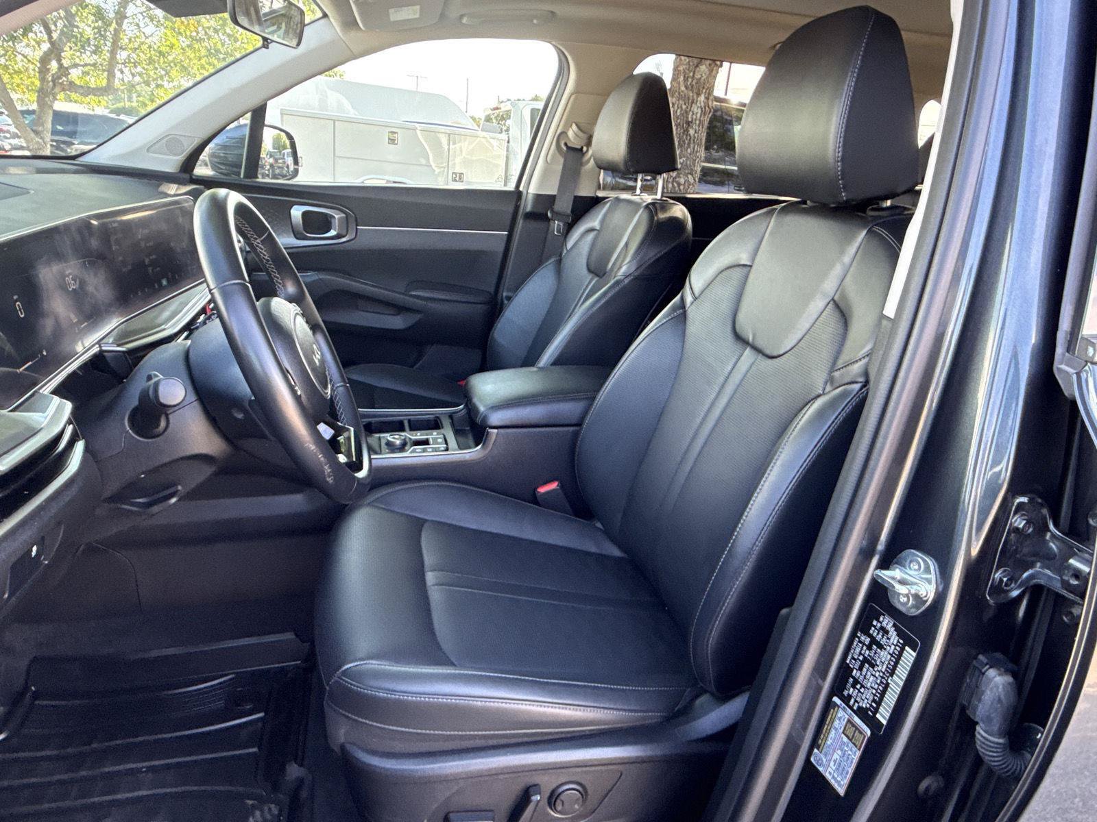 Used 2025 Kia Sorento S w/ Panoramic Sunroof Package AWD/4WD image 11