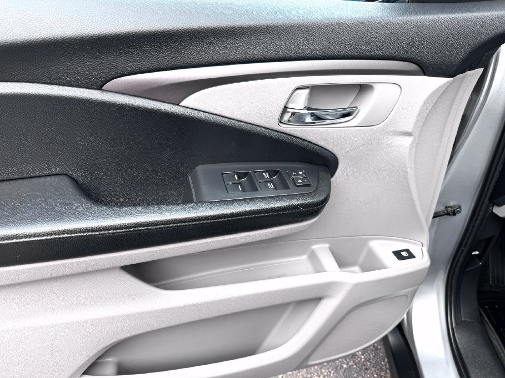 Used 2019 Honda Pilot LX image 17