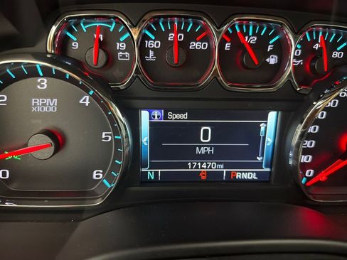 Used 2019 Chevrolet Suburban LT AWD/4WD image 43