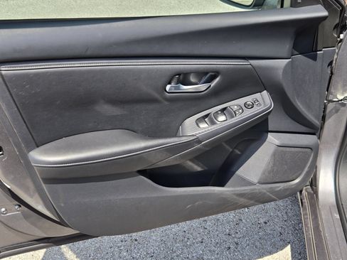 Used 2024 Nissan Sentra SV FWD image 10
