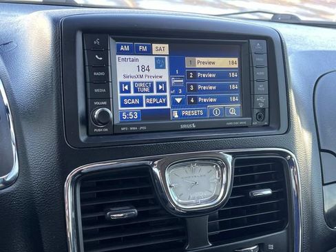 Used 2011 Chrysler Town & Country Touring w/ Driver Convenience Group image 21