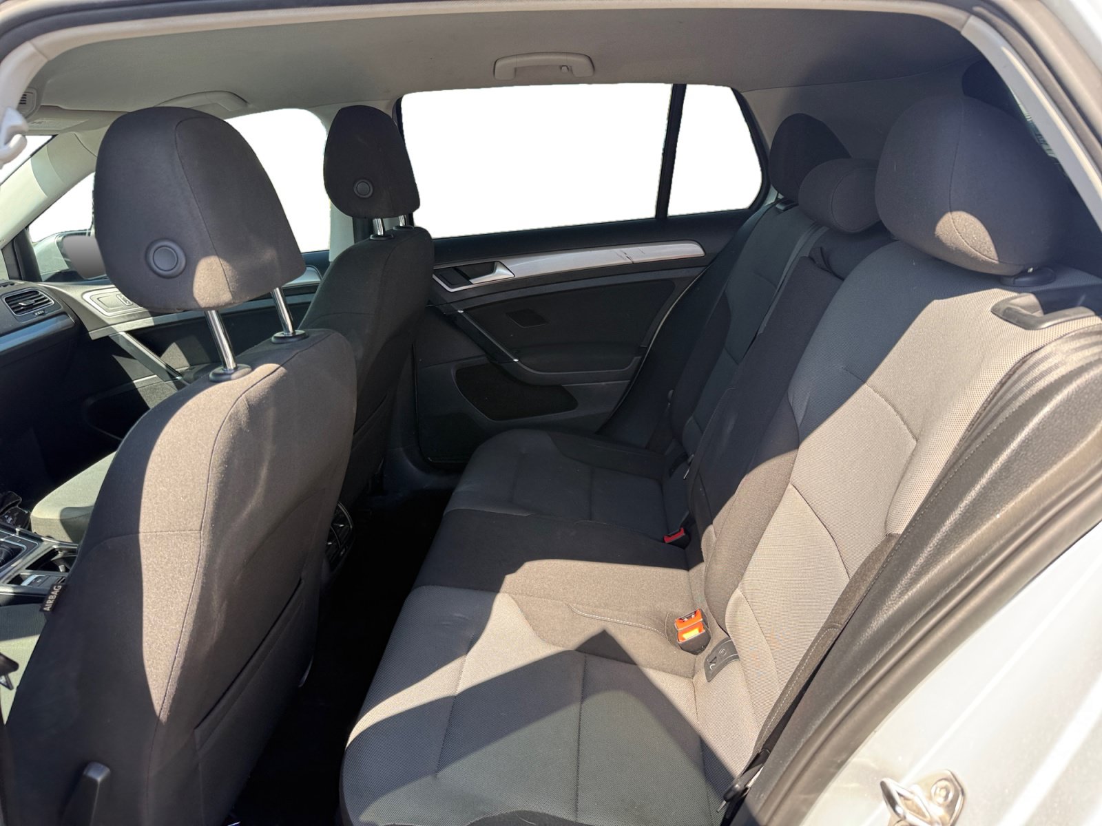 Used 2016 Volkswagen e-Golf SE w/ DC Fast Charging Package FWD image 16