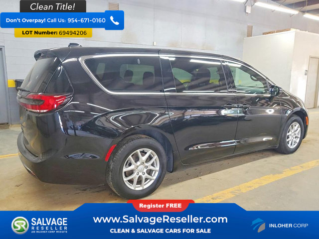 Used 2025 Chrysler Pacifica Select FWD image 4