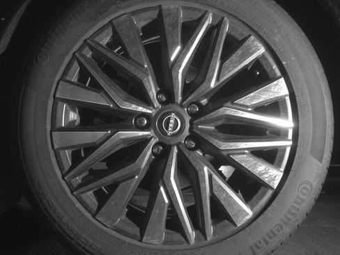 Used 2025 Nissan Altima 2.5 SV FWD image 14