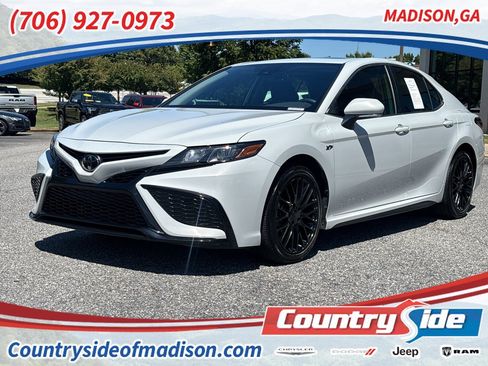 Used 2024 Toyota Camry SE w/ Convenience Package FWD image 1